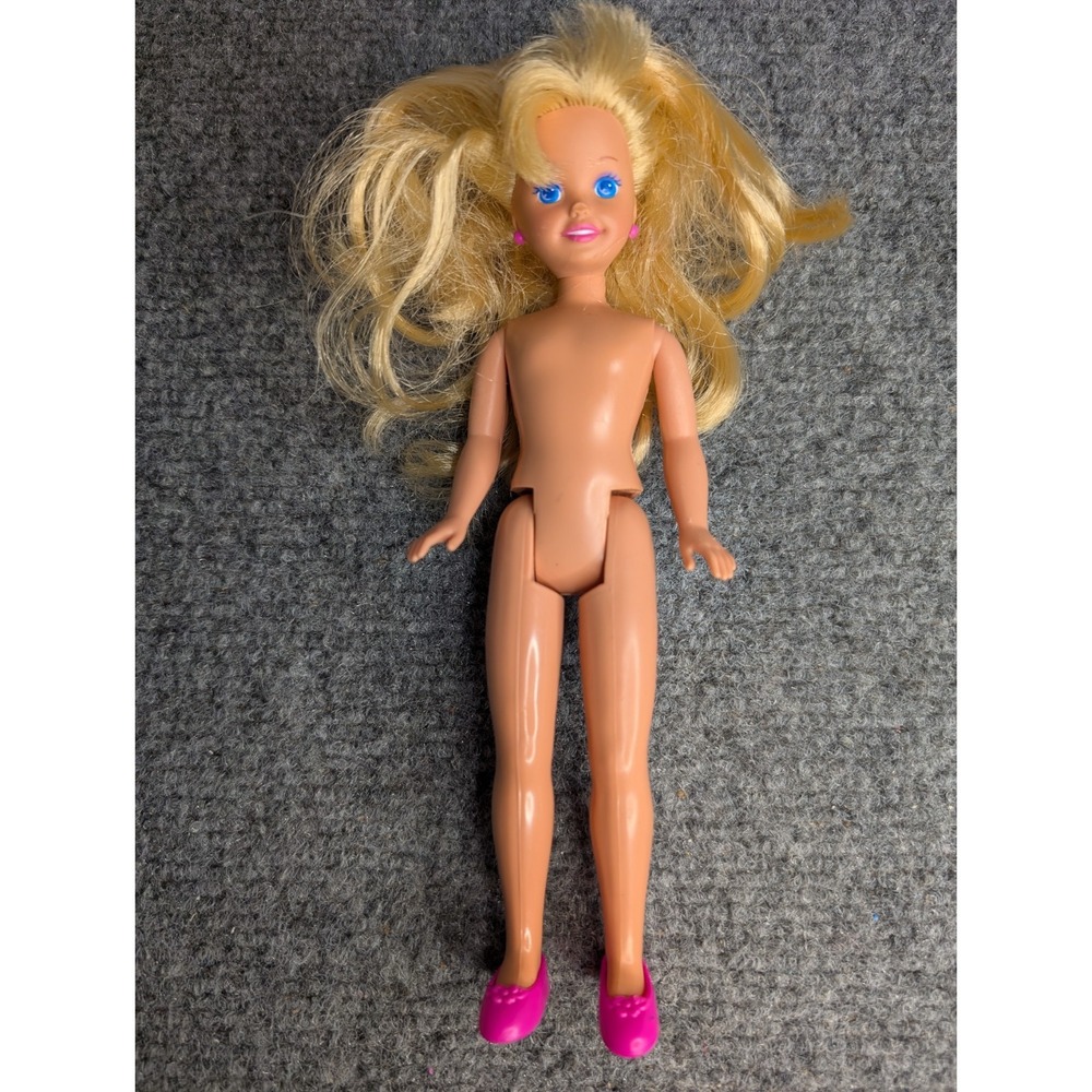 Mattel Barbie 1991 Sister Stacie Head With‎ Pink Earrings & Shoes NO CLOTHES